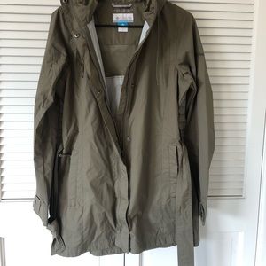 Never worn Columbia rain jacket
